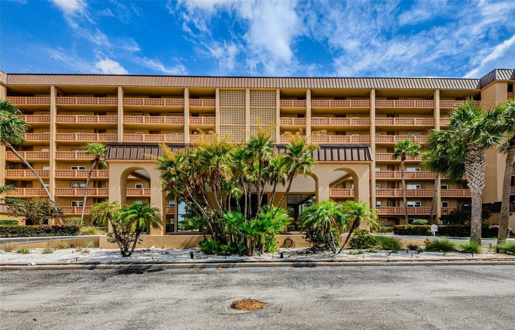 9 HAIG PLACE UNIT 303 DUNEDIN, FL 34698