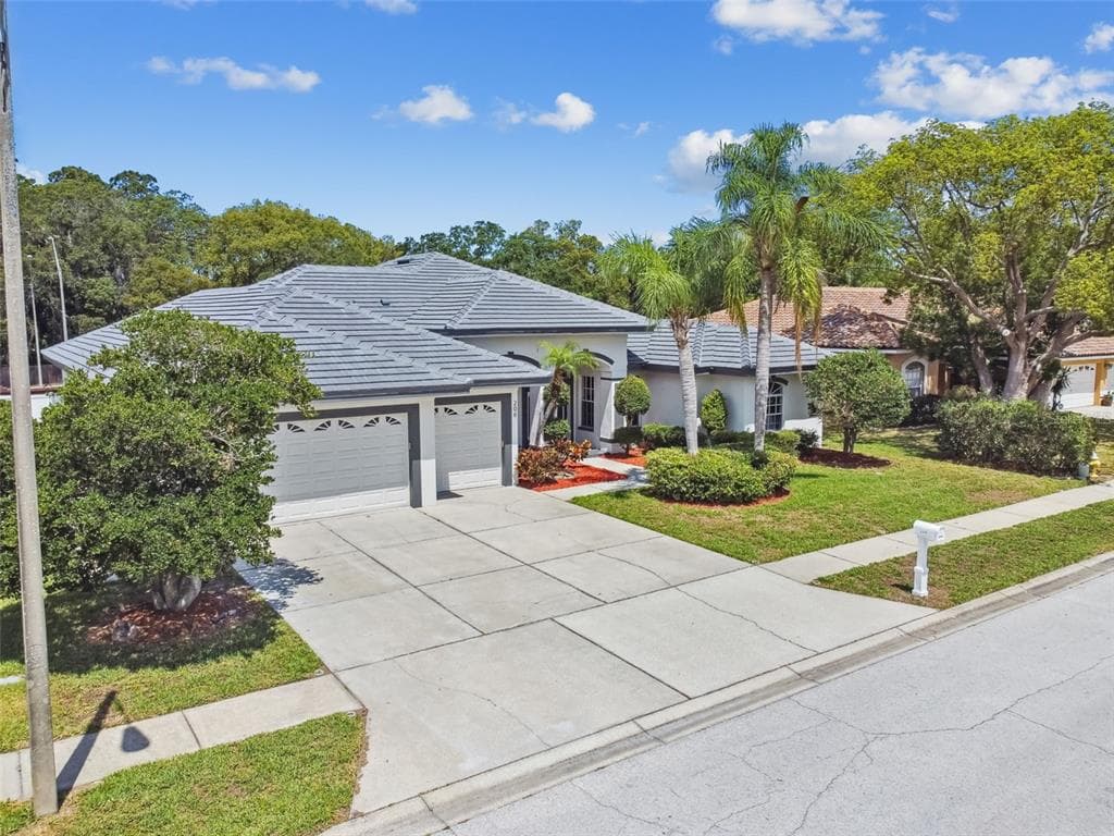 206 OLD OAK CIRCLE PALM HARBOR, FL 34683