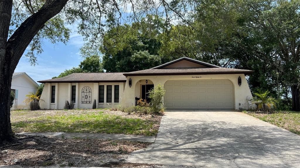 1286 GOLDEN OAK DRIVE TARPON SPRINGS, FL 34689
