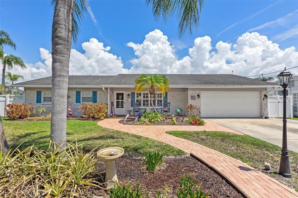 8725 HICKORYWOOD LANE TAMPA, FL 33615