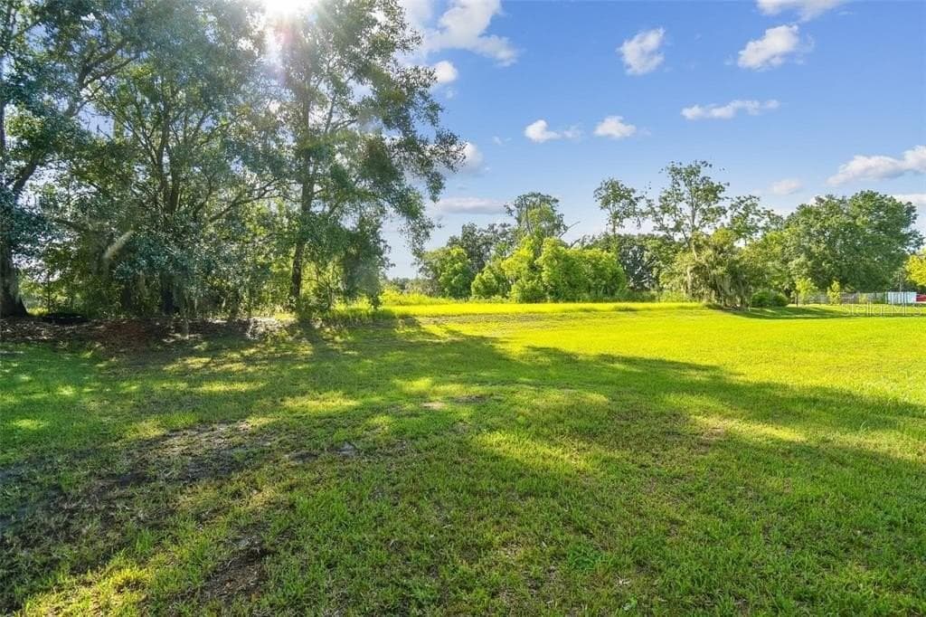 1804 E SPENCER STREET PLANT CITY, FL 33563