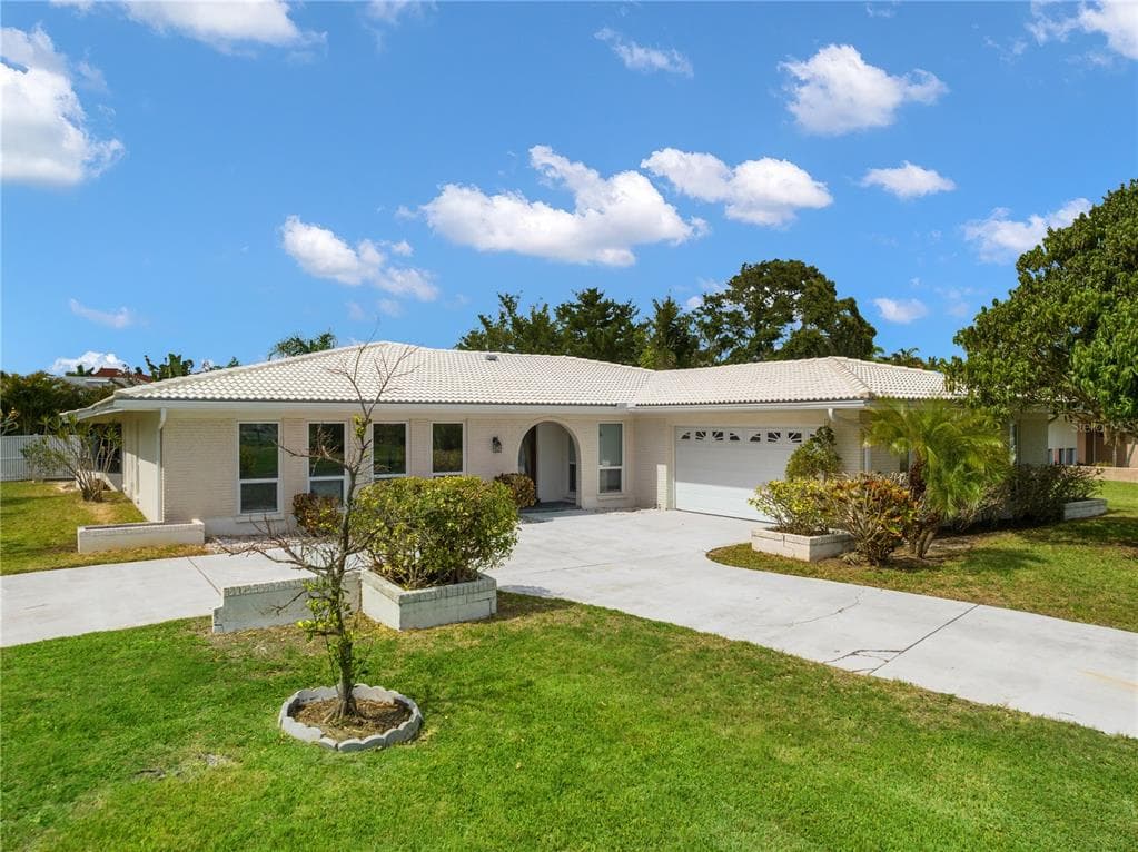 14997 IMPERIAL POINT DRIVE N LARGO, FL 33774