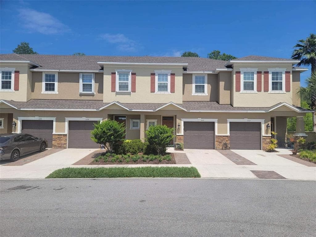 1110 VINEYARD LANE