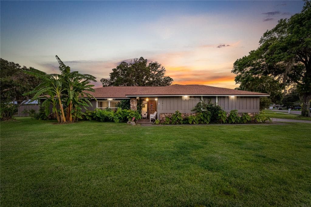 1605 TEAKWOOD DRIVE