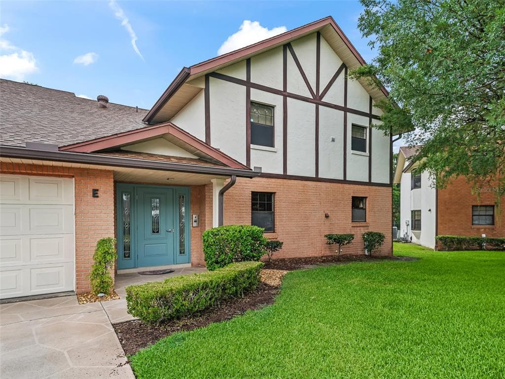100 E OAK TERRACE DRIVE UNIT E3 LEESBURG, FL 34748