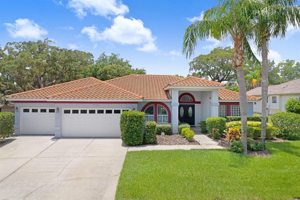 716 WOODMONT DRIVE TARPON SPRINGS, FL 34689
