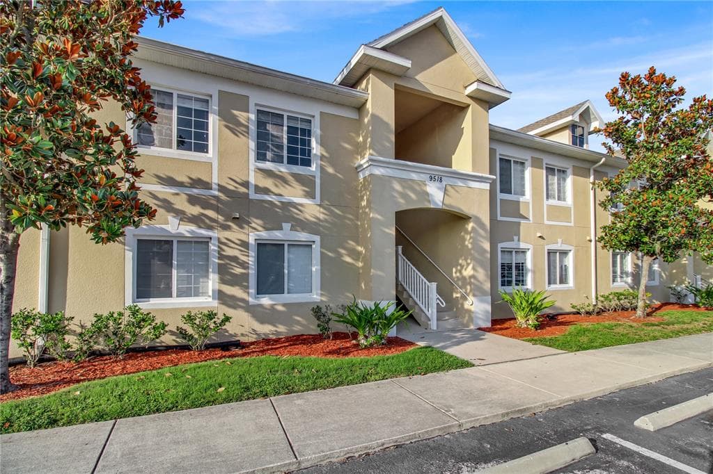 9518 NEWDALE WAY UNIT 201 RIVERVIEW, FL 33578