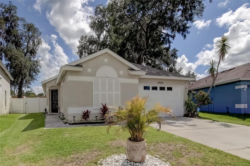 4709 WHITE BAY CIRCLE WESLEY CHAPEL, FL 33545