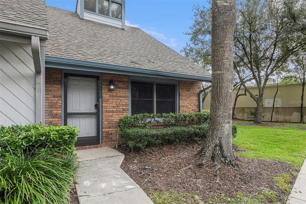 5220 OAK CHARTER COURT UNIT 5220 TEMPLE TERRACE, FL 33617