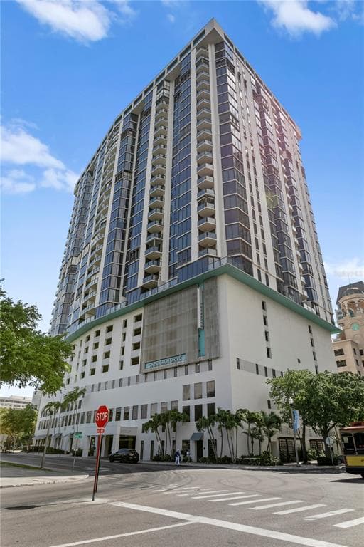 1 BEACH DRIVE SE UNIT 2304 ST PETERSBURG, FL 33701