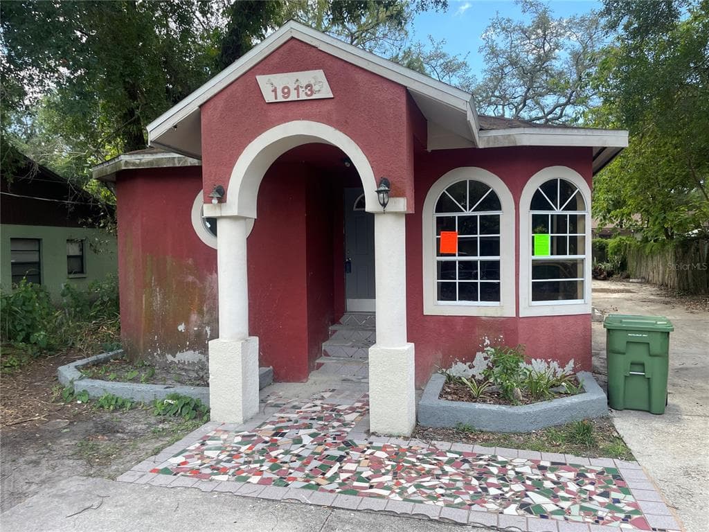1913 E HANNA AVENUE TAMPA, FL 33610