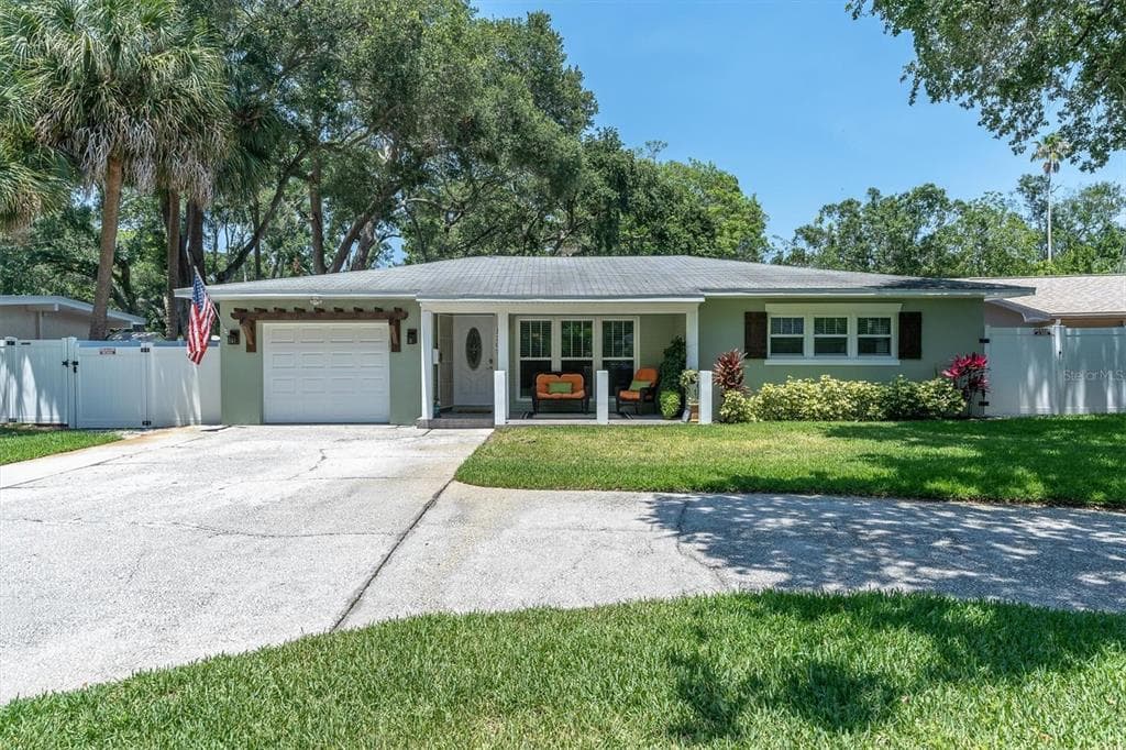 1207 JUNGLE AVENUE N ST PETERSBURG, FL 33710
