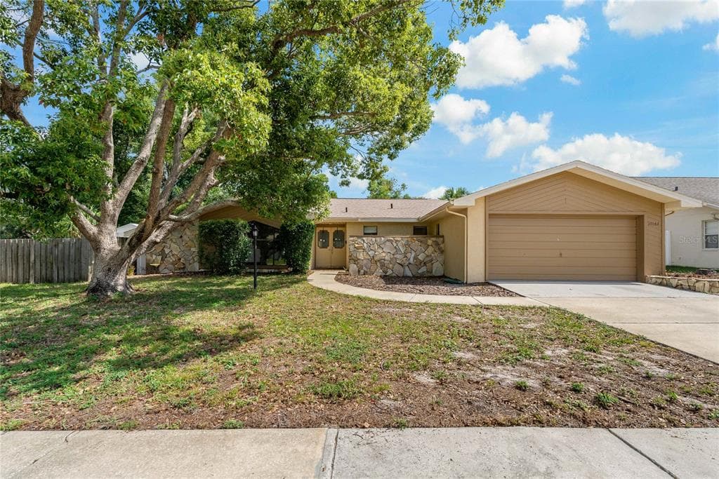 10167 BRIAR CIRCLE HUDSON, FL 34667