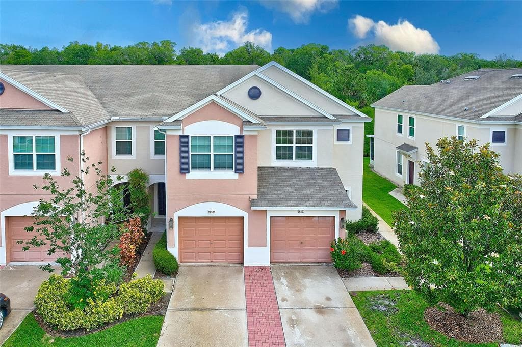 26527 CASTLEVIEW WAY WESLEY CHAPEL, FL 33544