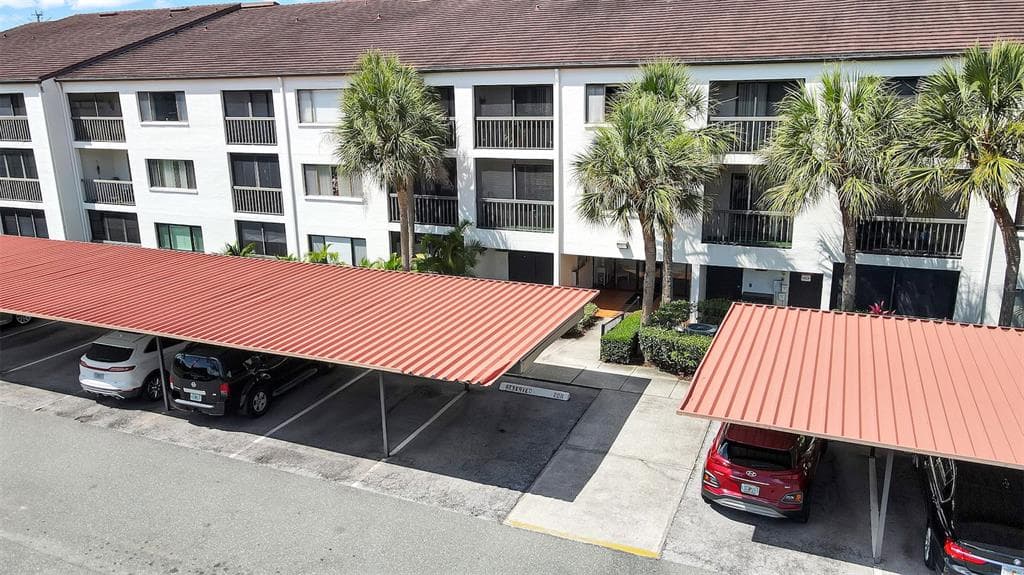 2593 COUNTRYSIDE BOULEVARD UNIT 7208 CLEARWATER, FL 33761