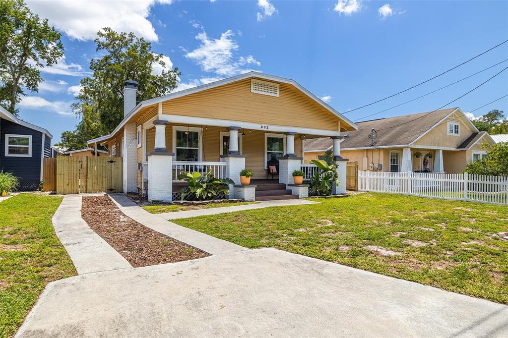202 W FERN STREET