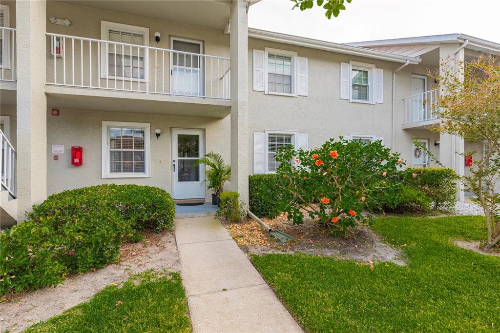 1435 MILLSTREAM LANE UNIT 102 DUNEDIN, FL 34698