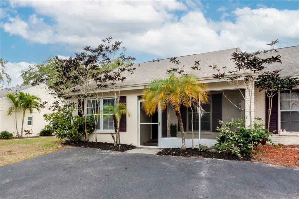 1143 DOVER COURT SAFETY HARBOR, FL 34695