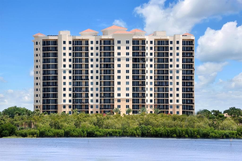 5823 BOWEN DANIEL DRIVE UNIT 805 TAMPA, FL 33616