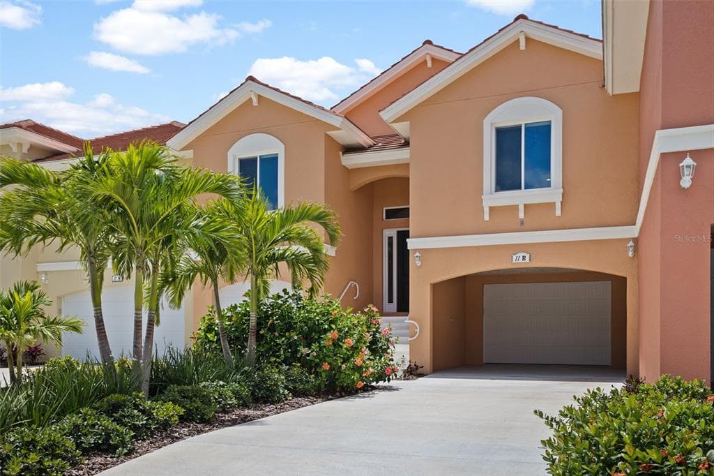 11B FRANKLIN COURT S ST PETERSBURG, FL 33711