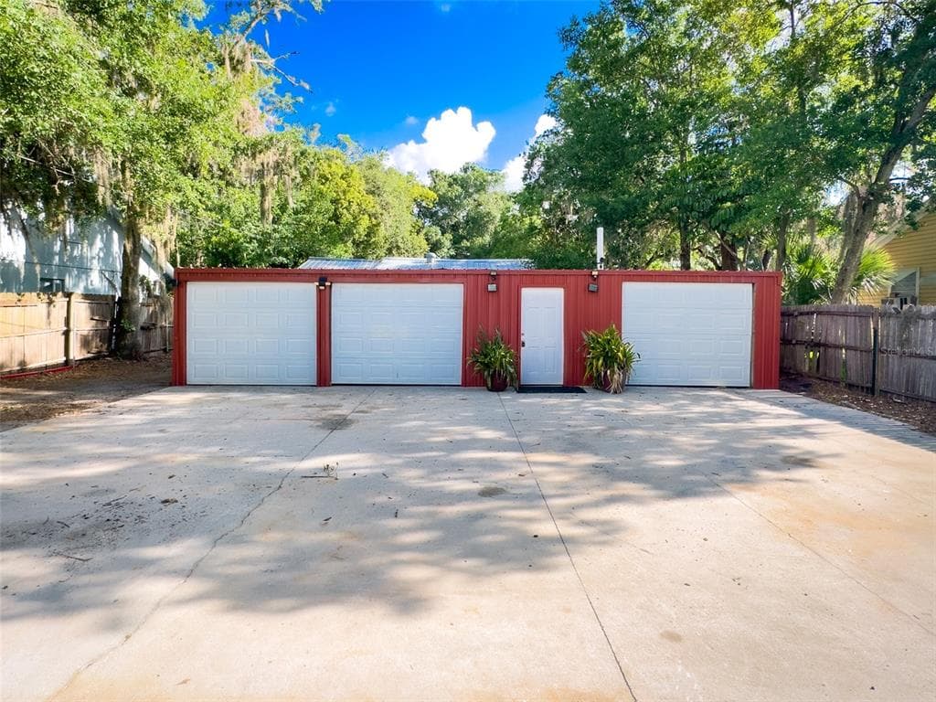 2412 LAKEVIEW STREET LAKELAND, FL 33801