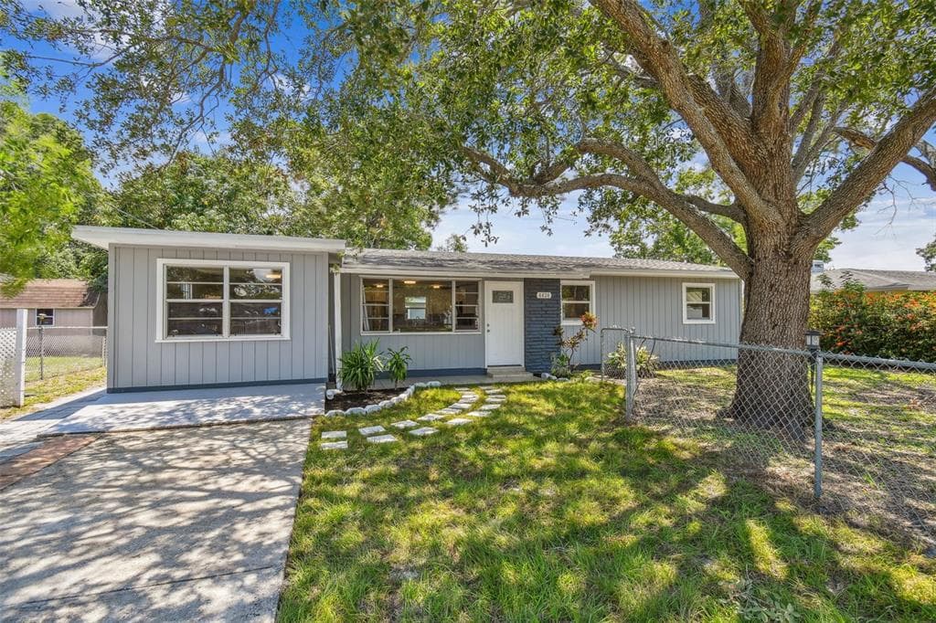 4424 W FAIRVIEW HEIGHTS TAMPA, FL 33616