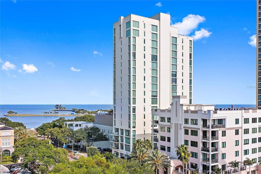 176 4TH AVENUE NE UNIT 1102 ST PETERSBURG, FL 33701