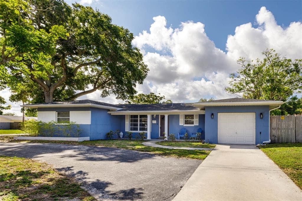 1645 ROBINSON DRIVE N ST PETERSBURG, FL 33710