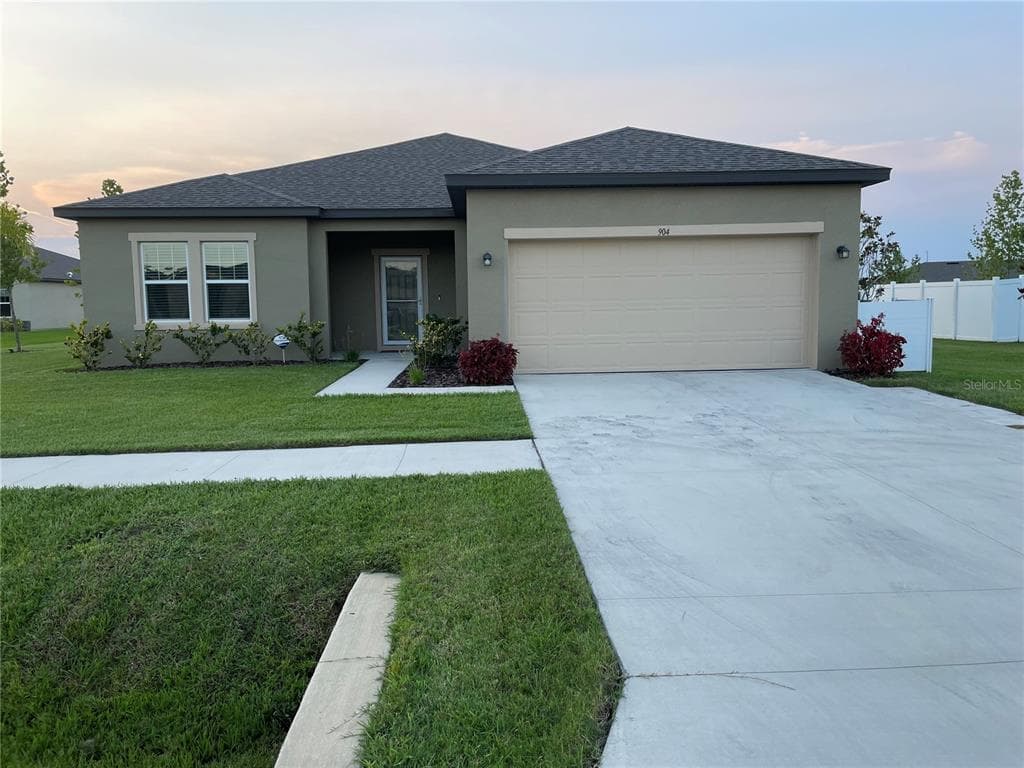 904 SHIMMERING OAKS LANE SEFFNER, FL 33584