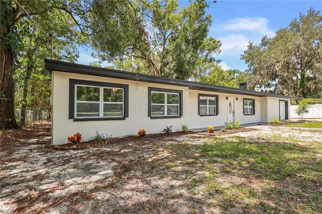 10107 E ELLICOTT STREET TAMPA, FL 33610