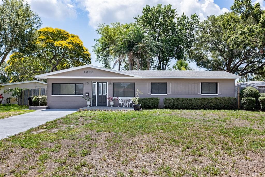 1298 61ST AVENUE N ST PETERSBURG, FL 33703
