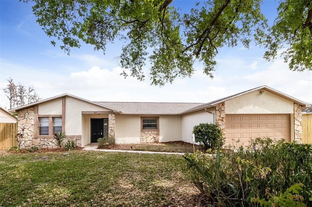 409 RIVERWOODS CIRCLE ORLANDO, FL 32825