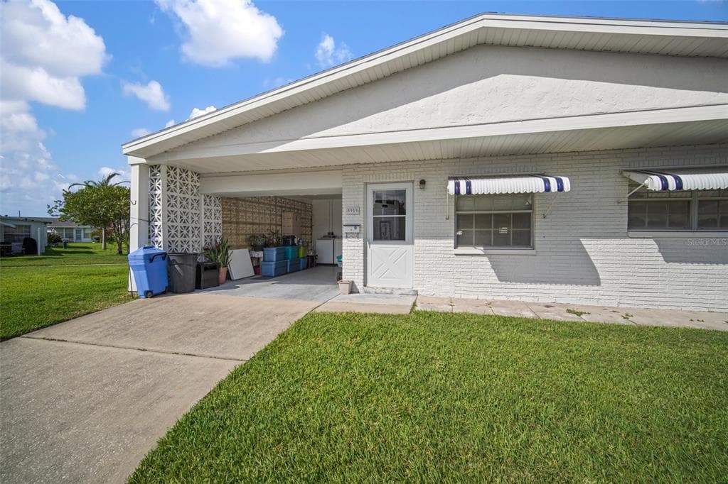 9919 DAFFODIL ST N UNIT 48 PINELLAS PARK, FL 33782