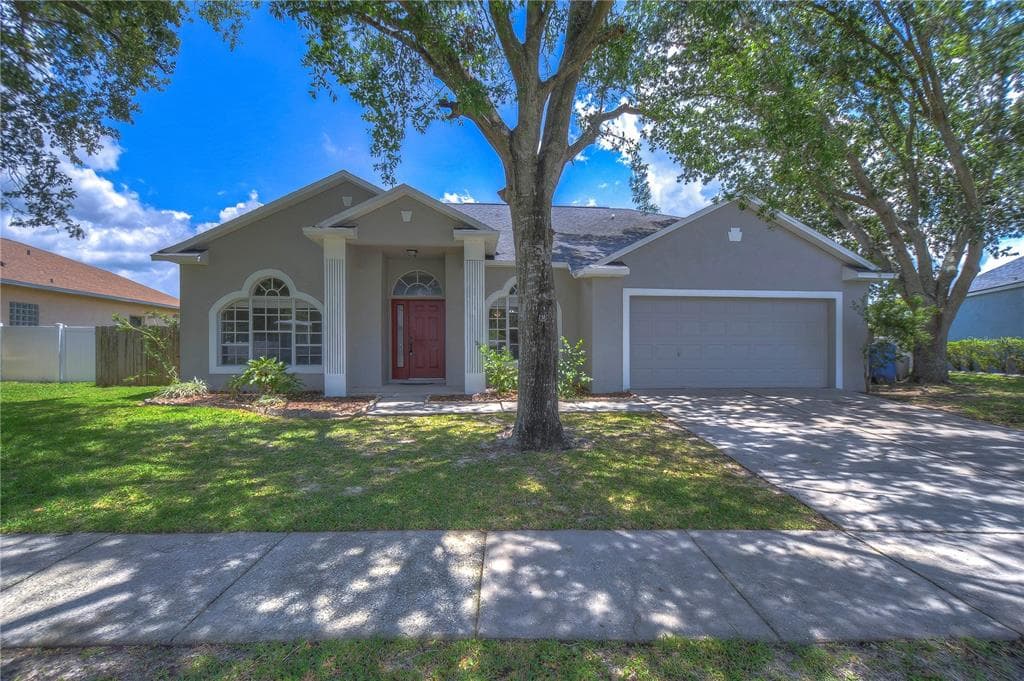 403 COUNTRY VINEYARD DRIVE VALRICO, FL 33594