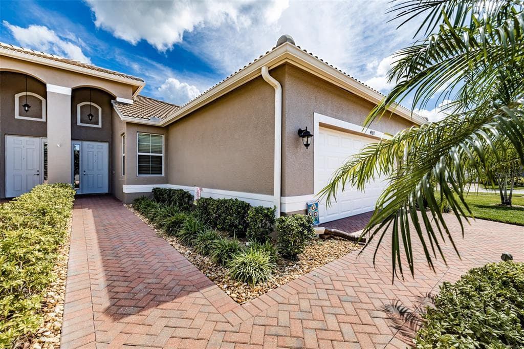 4903 RIVER FALLS WAY WIMAUMA, FL 33598