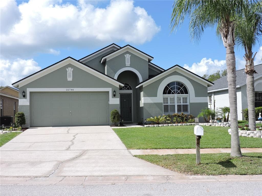22744 SILLS LOOP