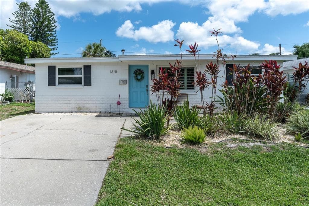 1818 NEVADA AVENUE NE ST PETERSBURG, FL 33703