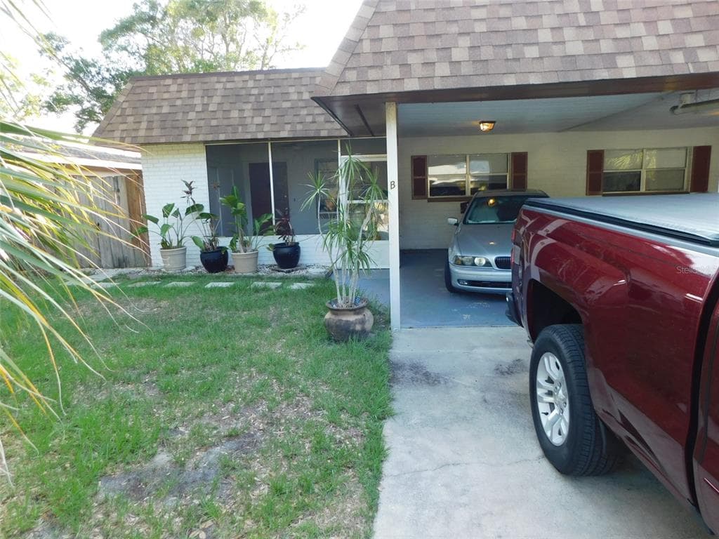702 HERITAGE LANE UNIT B LARGO, FL 33770