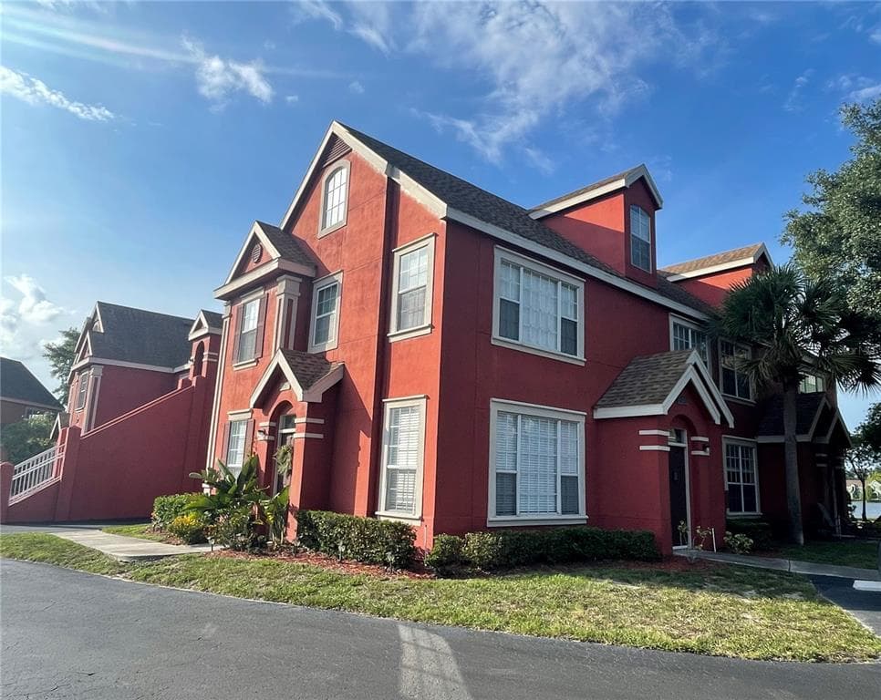 9580 LAKE CHASE ISLAND WAY UNIT 9580 TAMPA, FL 33626