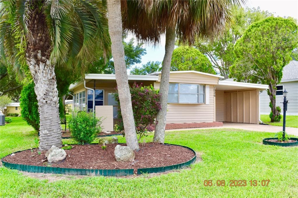 1026 VERMONT AVENUE LADY LAKE, FL 32159
