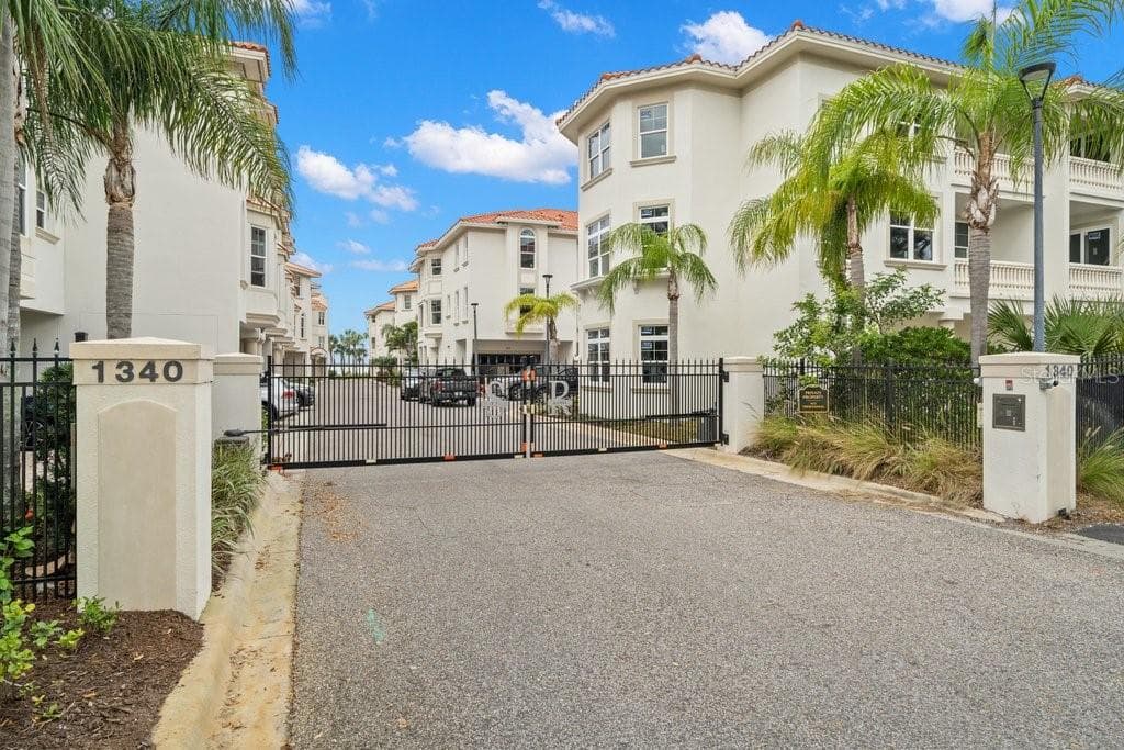 1340 BAYSHORE BOULEVARD UNIT 304 DUNEDIN, FL 34698