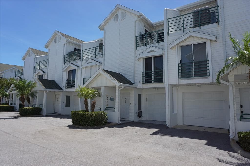 320 ISLAND WAY UNIT 206 CLEARWATER, FL 33767