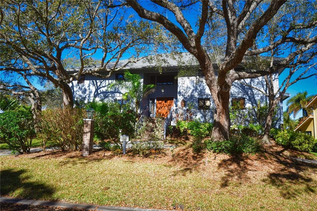 801 APALACHEE DRIVE NE ST PETERSBURG, FL 33702