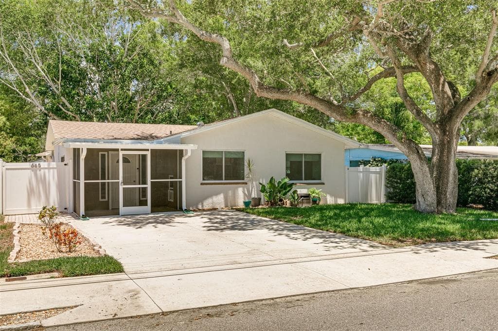 665 1ST AVENUE N SAFETY HARBOR, FL 34695