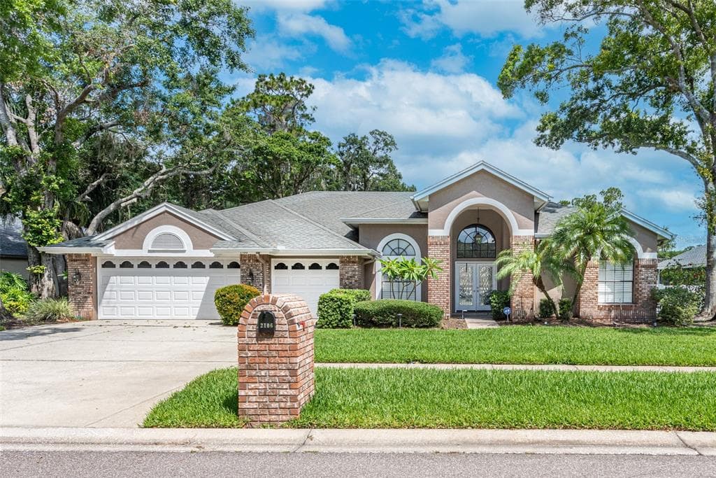 2106 CROOKED CREEK WAY VALRICO, FL 33596