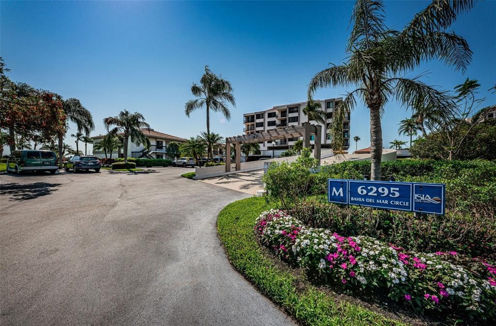 6295 BAHIA DEL MAR CIRCLE UNIT 405 ST PETERSBURG, FL 33715