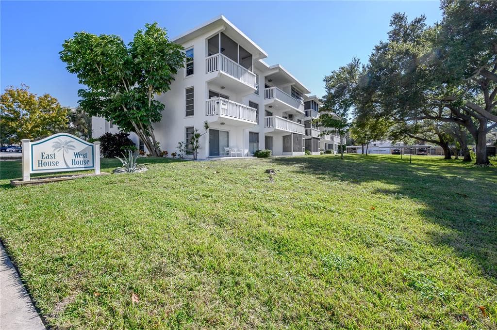2944 W BAY DRIVE UNIT 201 BELLEAIR BLUFFS, FL 33770