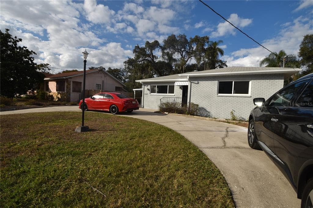1107 W WOODLAWN AVENUE TAMPA, FL 33603