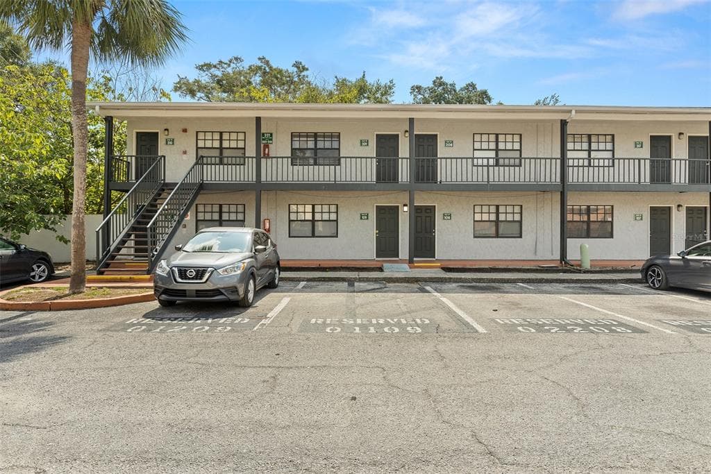 321 OAK ROSE LANE UNIT 109 TAMPA, FL 33612