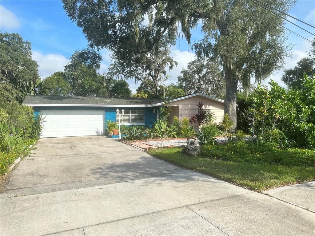 12531 HENRIETTA AVENUE LARGO, FL 33774